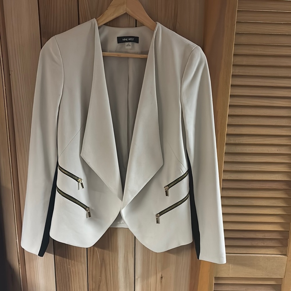 Nine West White Blazer with Dark Trim and Notched Lapels